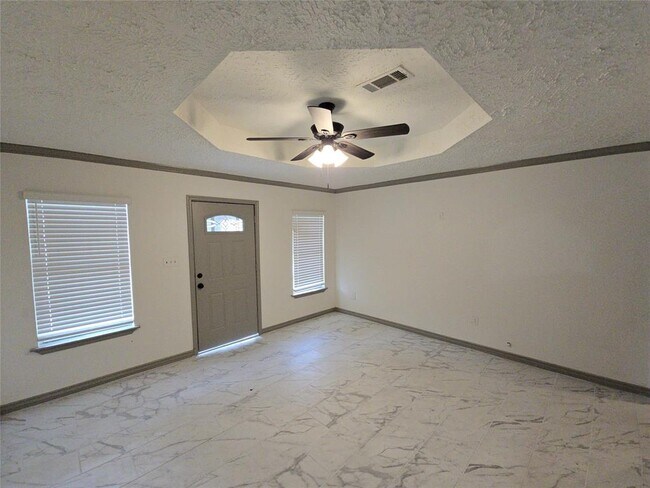 Building Photo - 9010 Linda Vista Rd