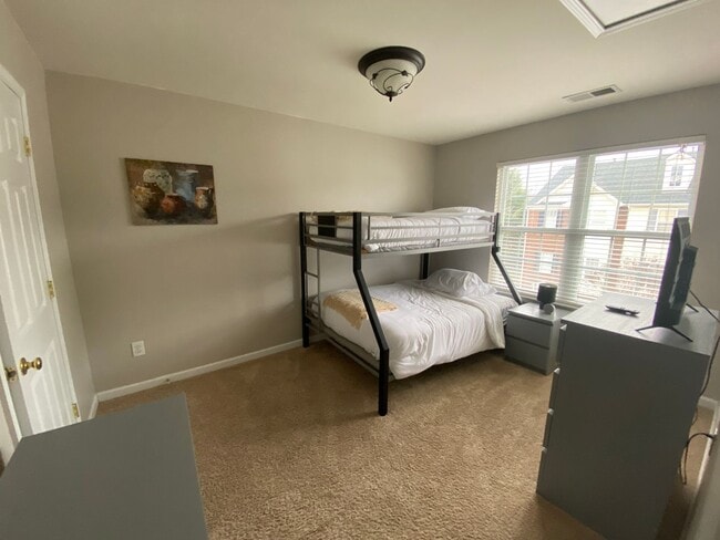 Building Photo - MOVE-IN READY!