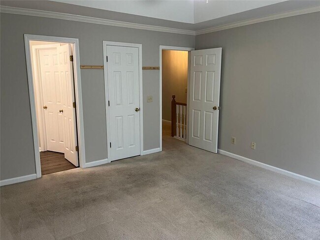 Building Photo - 326 Leafmore Rd SW