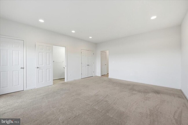 Building Photo - 117 Rotunda Dr