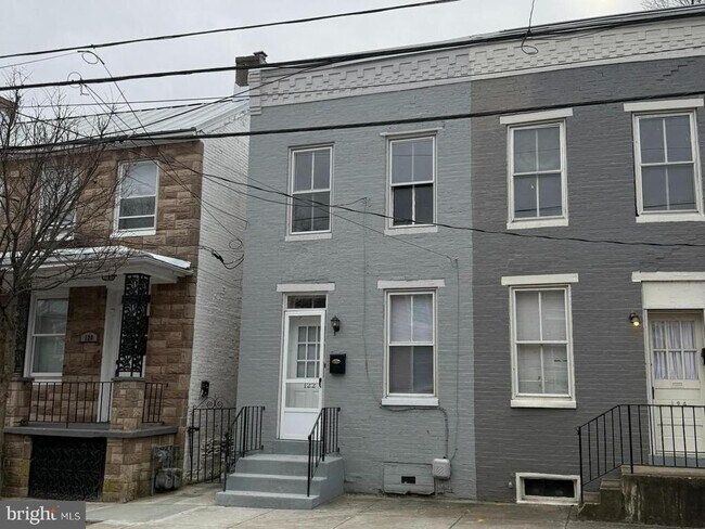 Building Photo - 122 W All Saints St