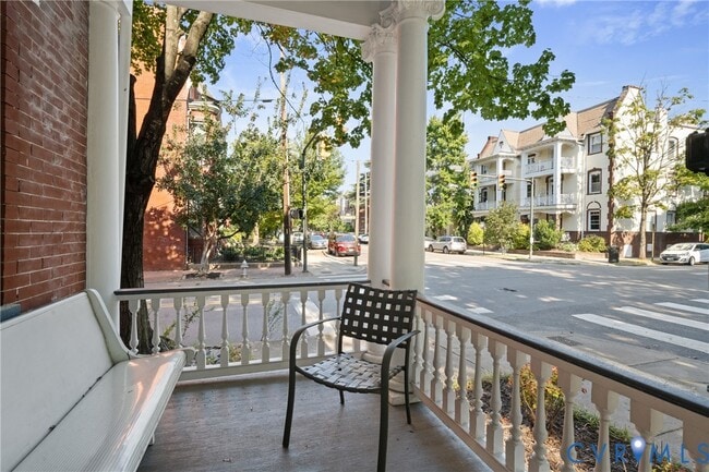 Building Photo - 1527 Grove Ave