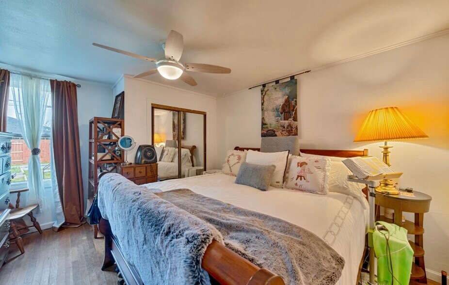 Building Photo - 4205 Lyle St