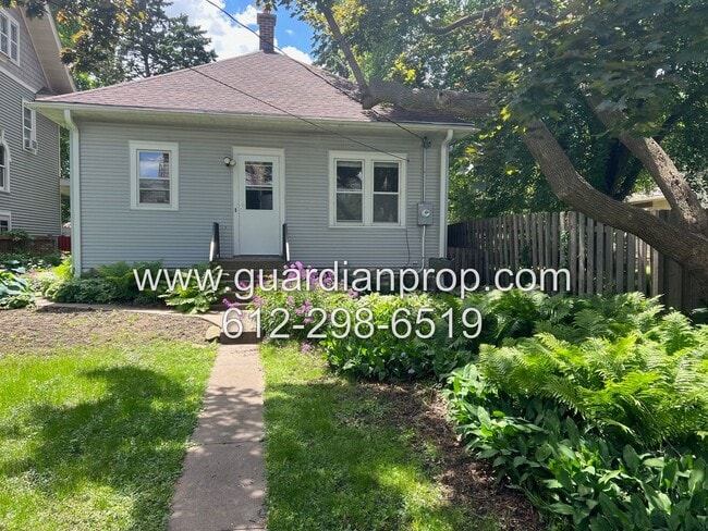 Building Photo - Mac Groveland House Available August 1, Fu...