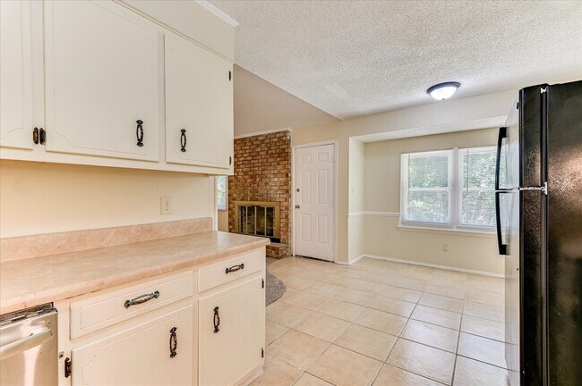 Building Photo - 4532 Hillside Dr