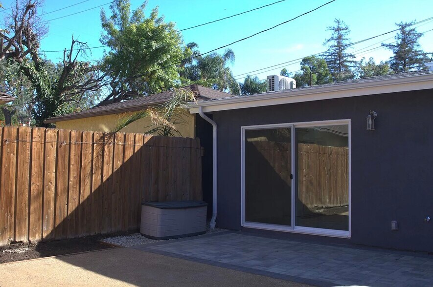 Building Photo - 5246 Canoga Ave