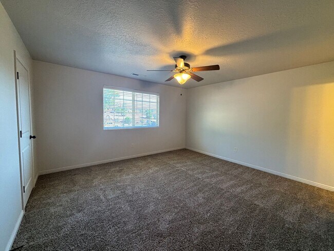 Building Photo - 450 W 200 S