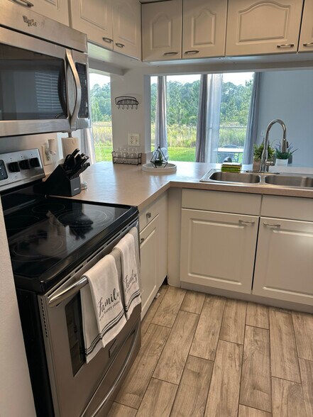 Building Photo - 537 Caribbean Dr