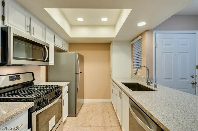 Building Photo - 1909 Villa Palms Ct