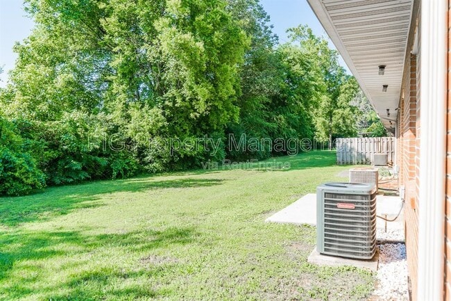 Building Photo - 112 Louella Dr