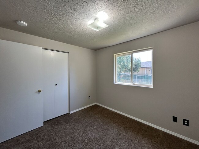 Building Photo - Remodeled 3 Bedroom / 1 Bathroom House on ...