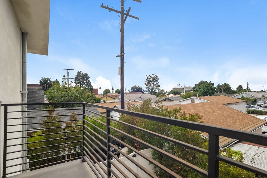 Building Photo - 705 Belden Ave