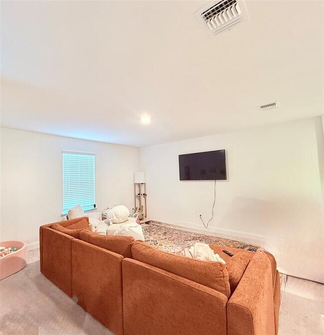 Building Photo - 513 Senca Pk