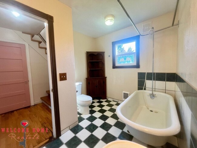 Building Photo - Unique opportunity - Bring your horses!