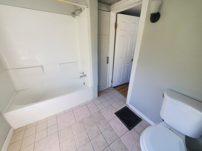 Building Photo - 1736 Fairview St