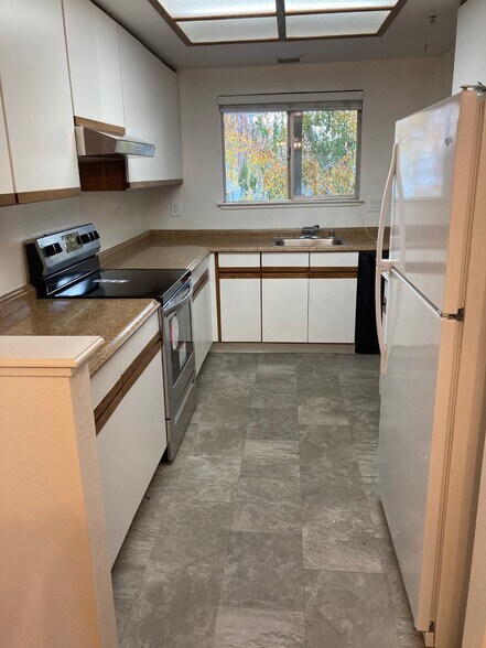 kitchen - 2701 Oak Rd