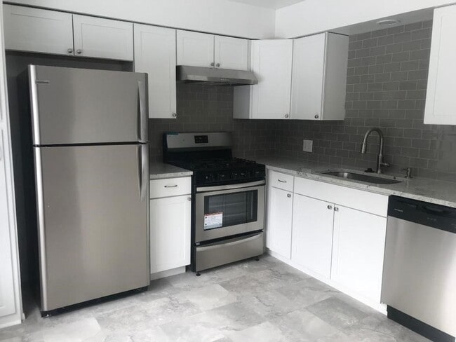Primary Photo - 2 bedroom 1 bath close to 23