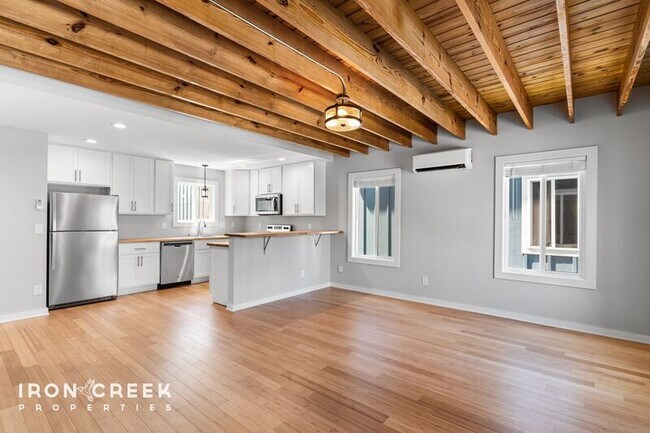 Building Photo - 52 W Cascade St