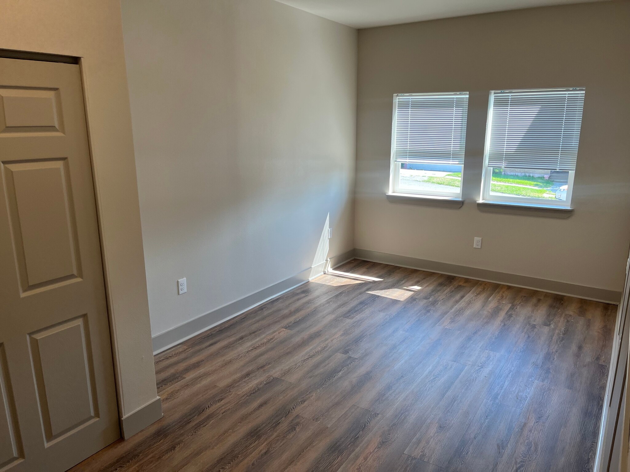 Building Photo - 608 S Jackson St