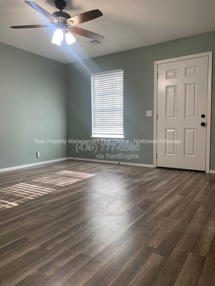 Building Photo - 205 W Parks St