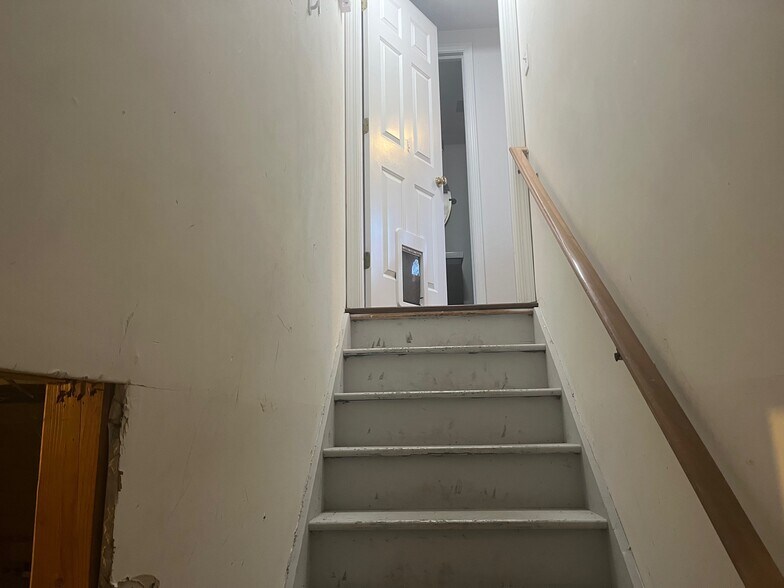Building Photo - 1074 Lakegrove Court