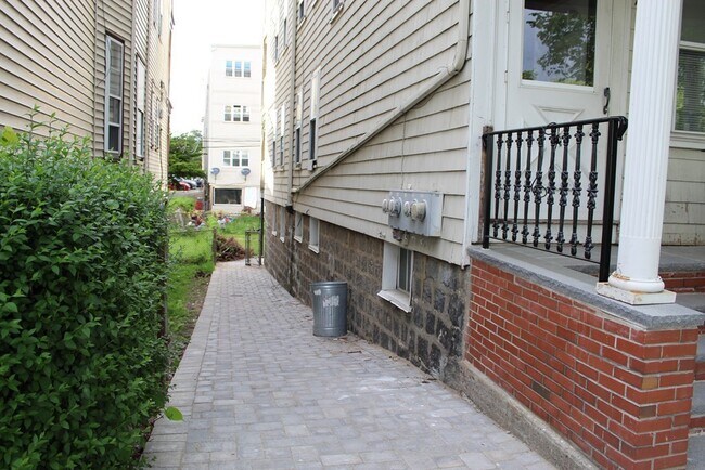 Building Photo - 740 Bennington St
