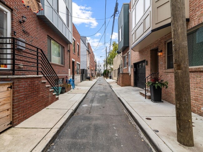 Building Photo - 1012-14 S Randolph St