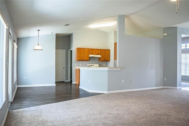 Building Photo - 233 Towhee Rd