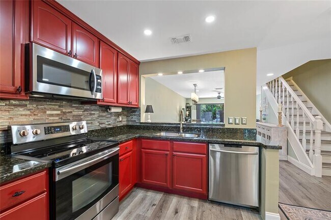 Building Photo - 3020 S Oakland Forest Dr