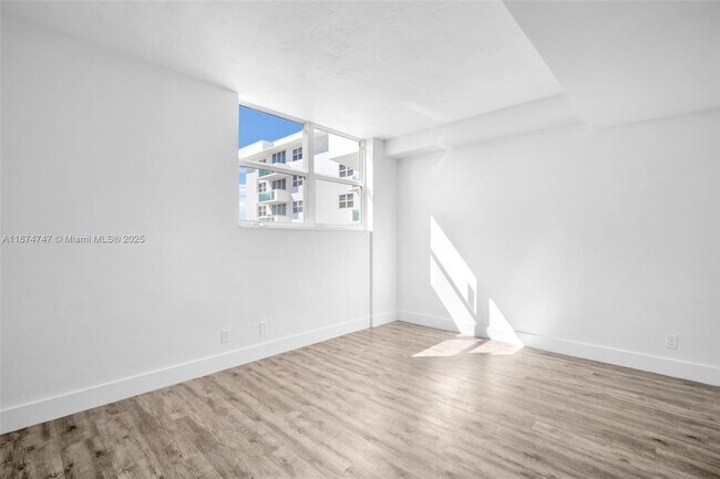 Building Photo - 3001 S Ocean Dr