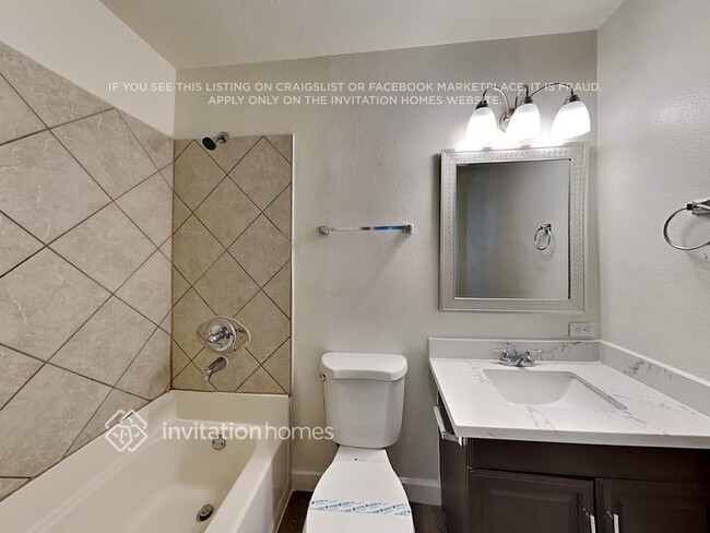 Building Photo - 3817 W Cactus Wren Dr