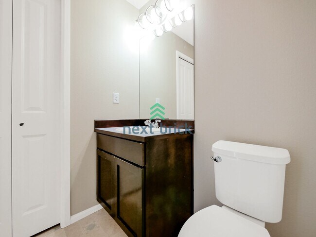 Building Photo - 5 Bed and 3.5 Bath Single-family Home is A...
