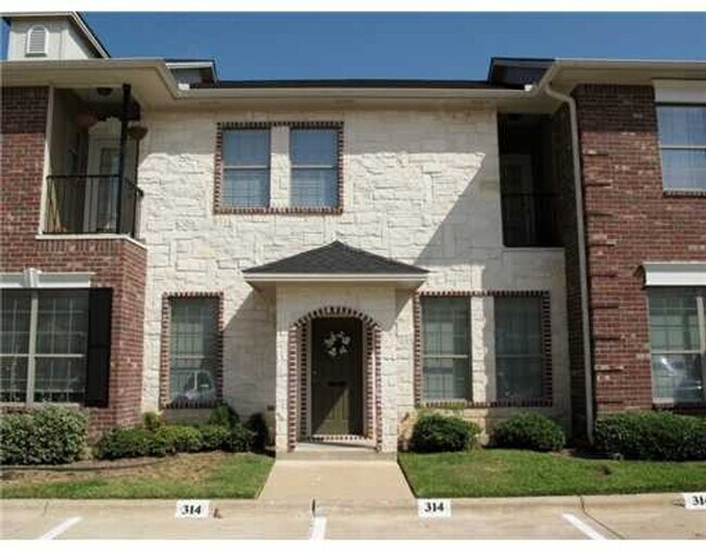 Building Photo - Spacious 3 Bed, 3.5 Bath Condo in Great Community!