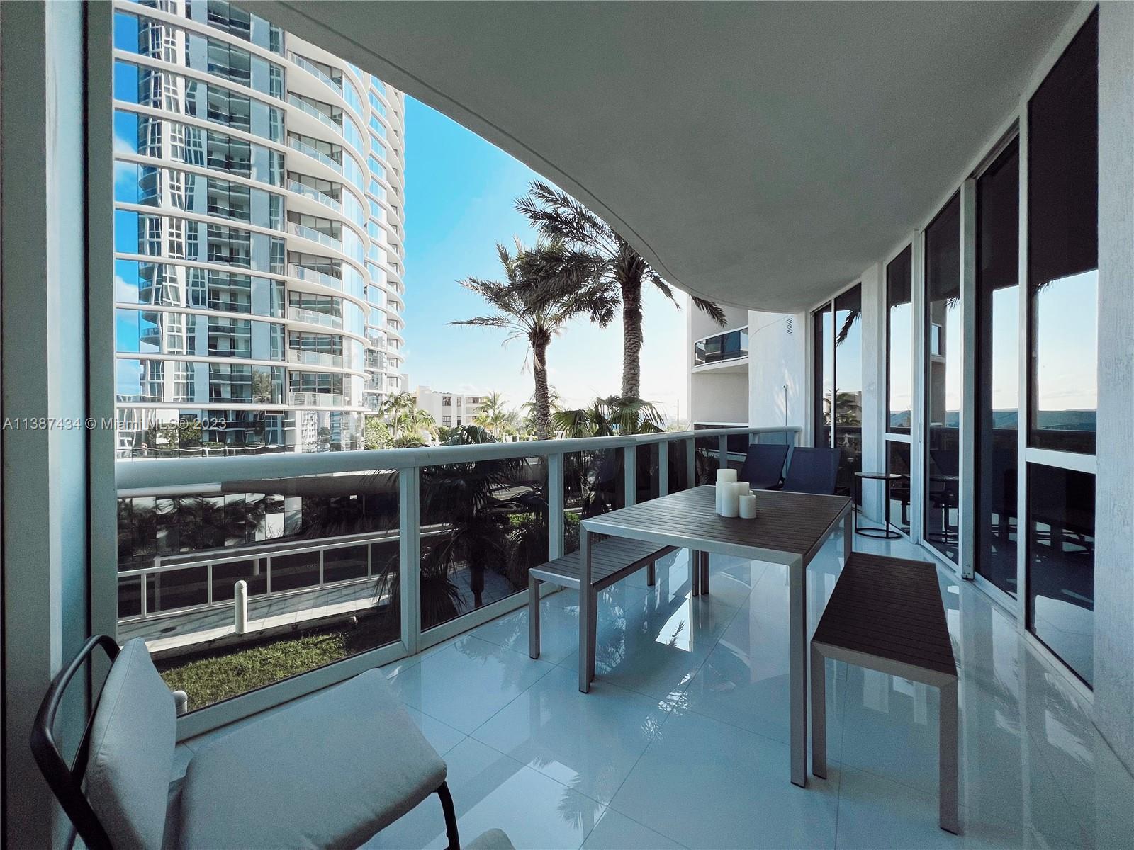 Building Photo - 15811 Collins Ave