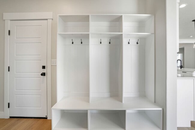 Building Photo - Pet-Friendly Upgraded 4-Bedroom Home with ...