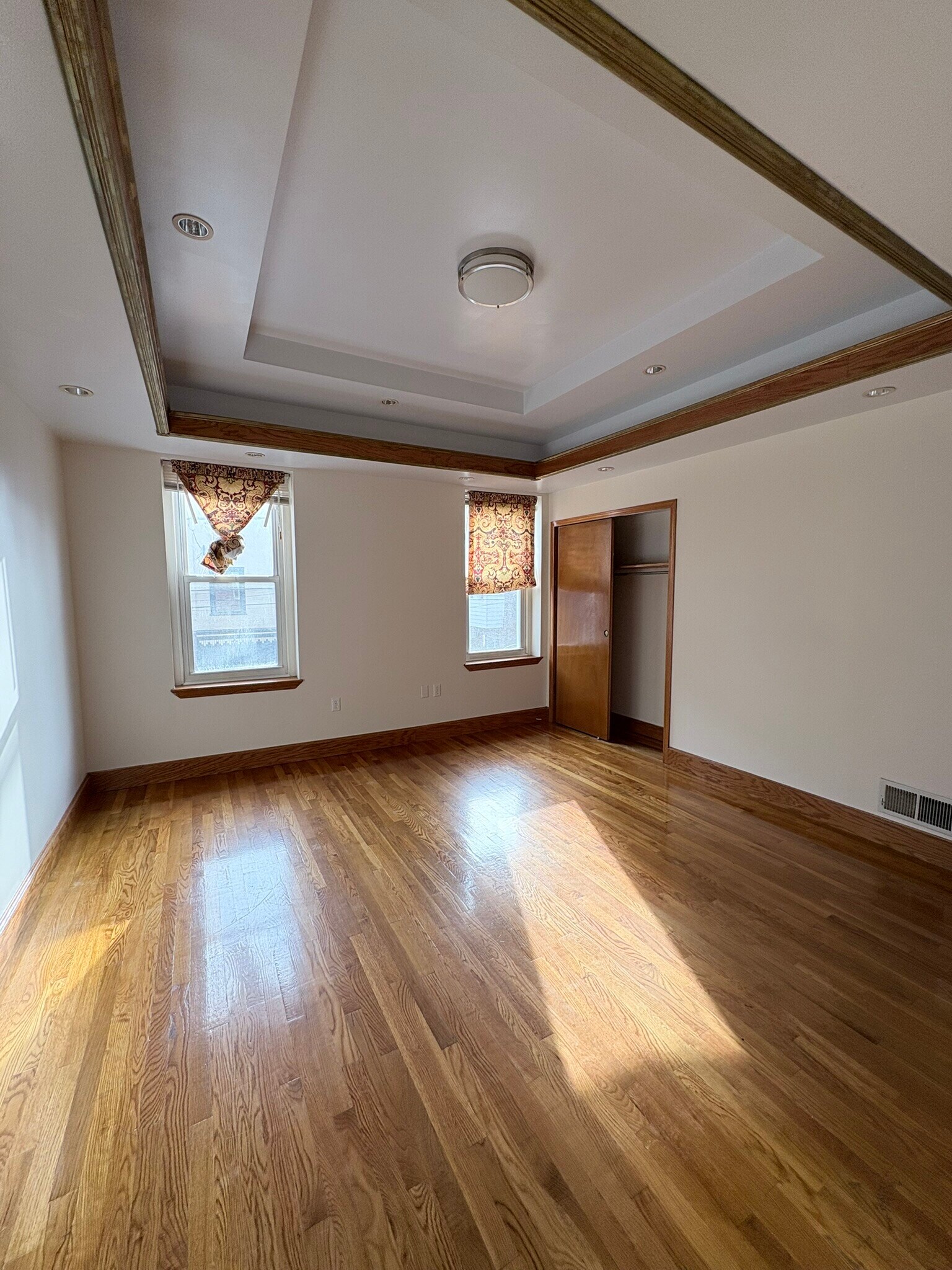 Room 1 - 1333 Mifflin St