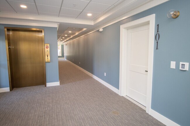 Building Photo - Historic Elegance Meets Modern Luxury – 2 Bed / 2 Bath Apartment in Downtown Columbia