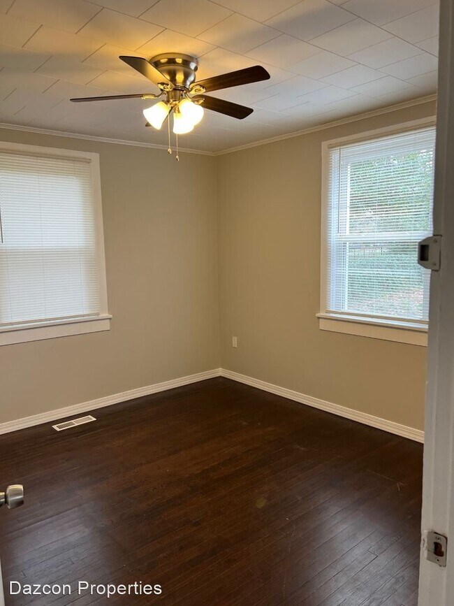Building Photo - 3 br, 1 bath House - 1311 Parkview Circle