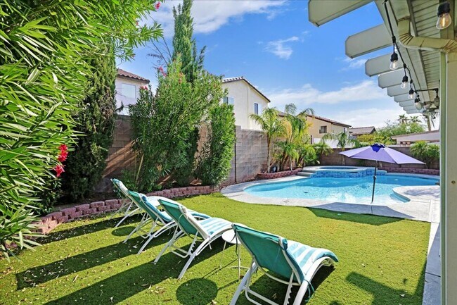 Building Photo - 2735 Peekskill Ave