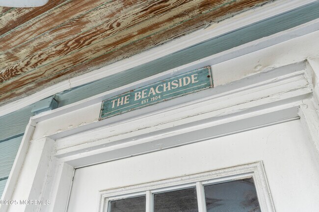 Building Photo - 6 Center St