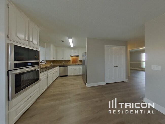 Building Photo - 7724 Grassland Dr