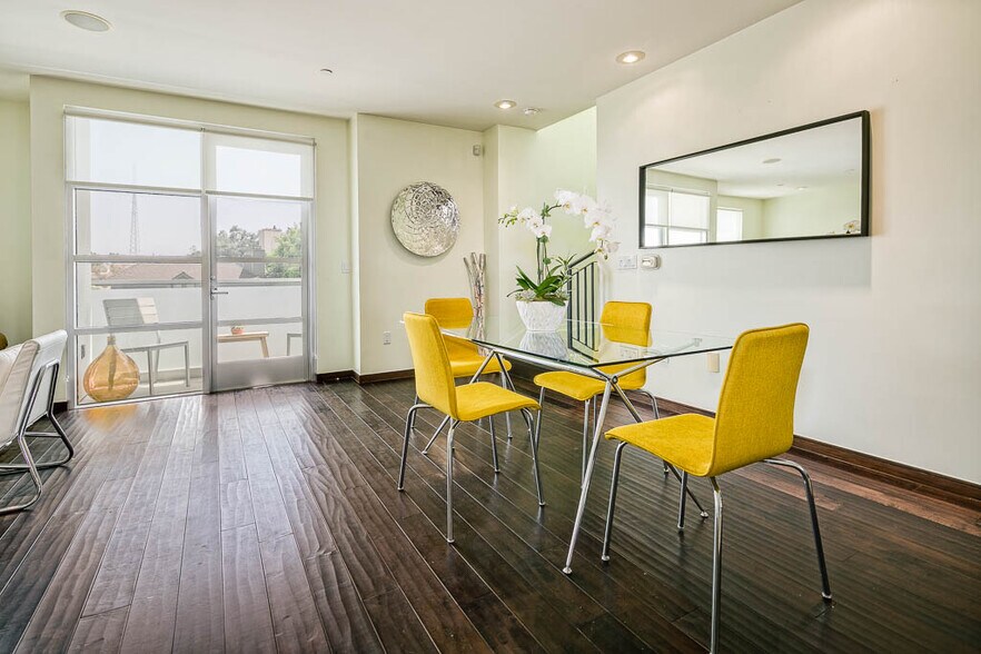 Building Photo - 257 S Hudson Ave