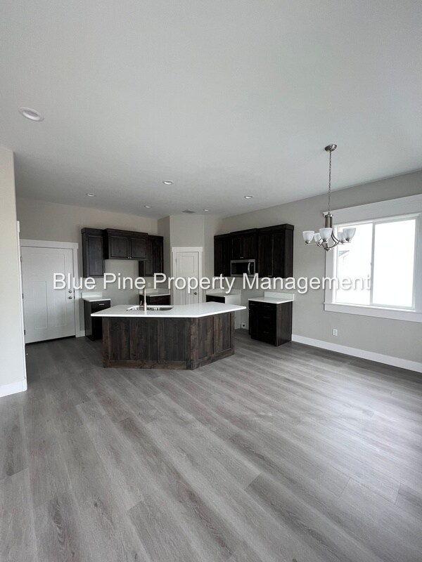 Building Photo - 4211 N Ventura Ave