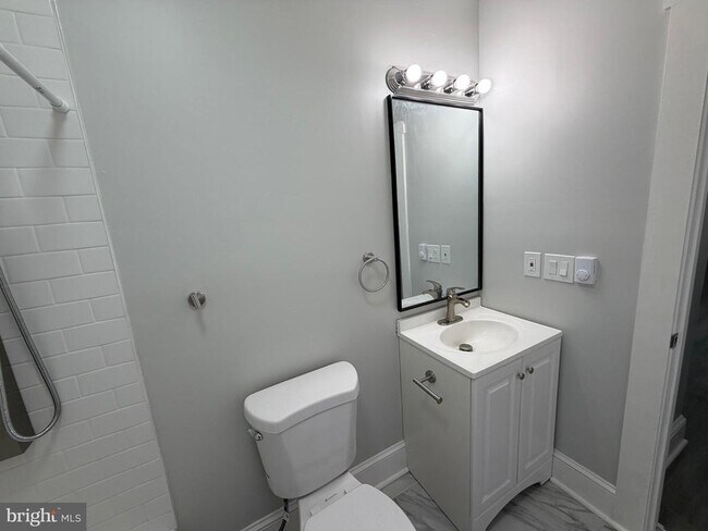 Building Photo - 244 Mansion Ave