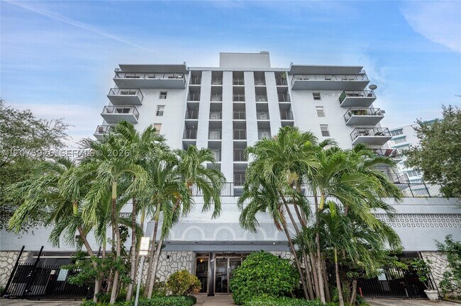 Building Photo - 899 West Dr
