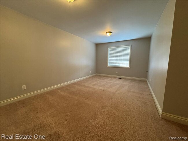 Building Photo - 1030 Oakwood Dr