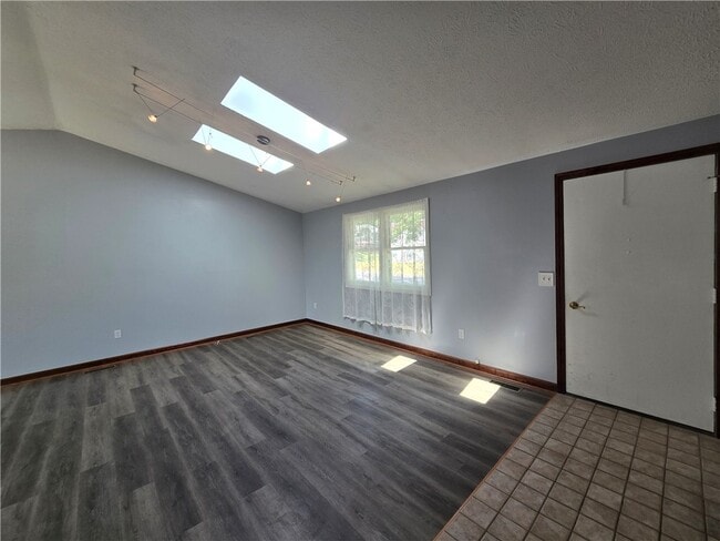 Building Photo - 237 Countess Dr