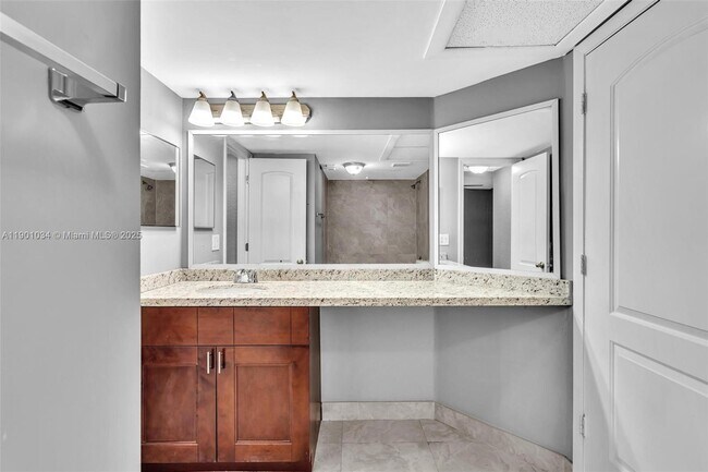 Building Photo - 2880 N Oakland Forest Dr