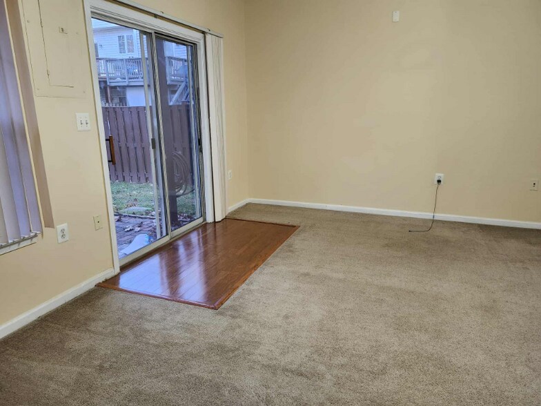 Building Photo - 46751 Vermont Maple Terrace