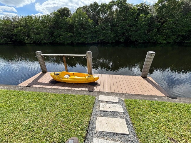 Building Photo - 1700 NW 36th Ct